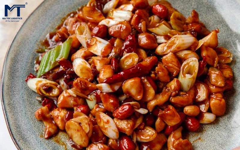 Gà Kung Pao Tứ Xuyên là món ăn có nguyên liệu chính là thịt gà