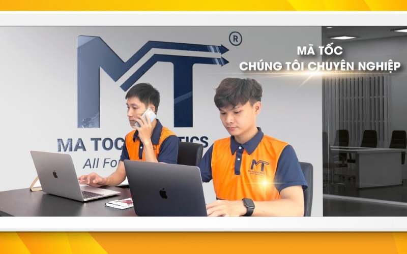 Khách hàng liên hệ với Mã Tốc qua hotline để được nhân viên hỗ trợ 